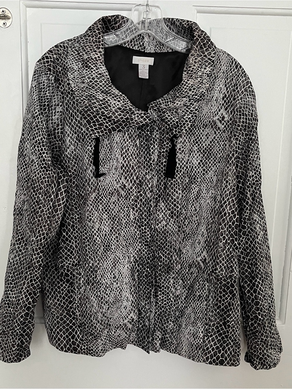 Chico’s size 3 equivalent to XL windbreaker jacket gray black print long sleeves